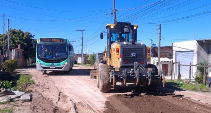 Prefeitura conclui patrolamento no caminho do ônibus