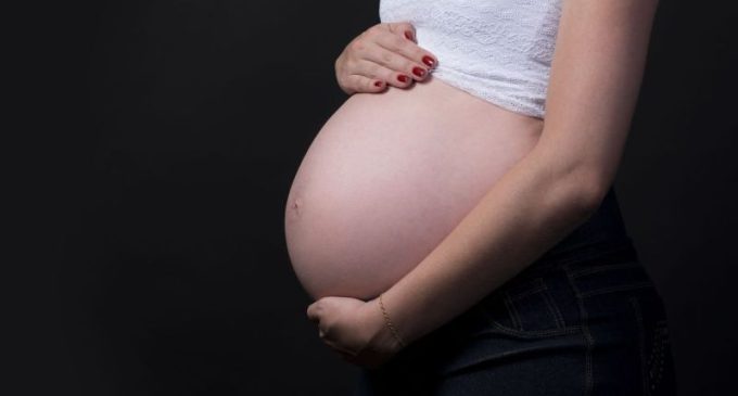 Gravidez reduz oportunidades e autonomia de meninas, mostra pesquisa