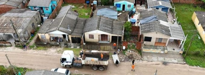 Prefeitura distribui telhas no Barro Duro e na Colônia Z3